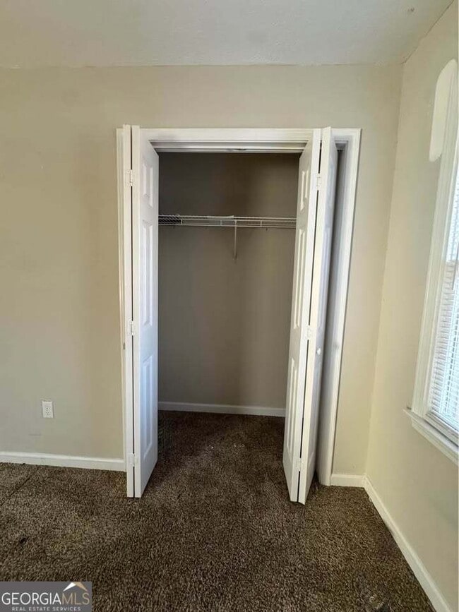 Building Photo - 1841 N Ridge Dr