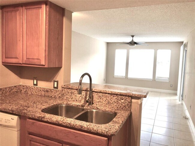 Building Photo - 1043 S Hiawassee Rd