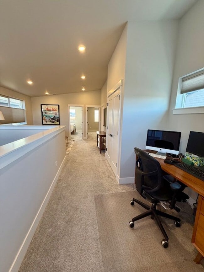 Building Photo - Beautiful Easton 3 Bedroom Home | Primary Suite on Main | Loft + A/C | Community Pools & Amenities