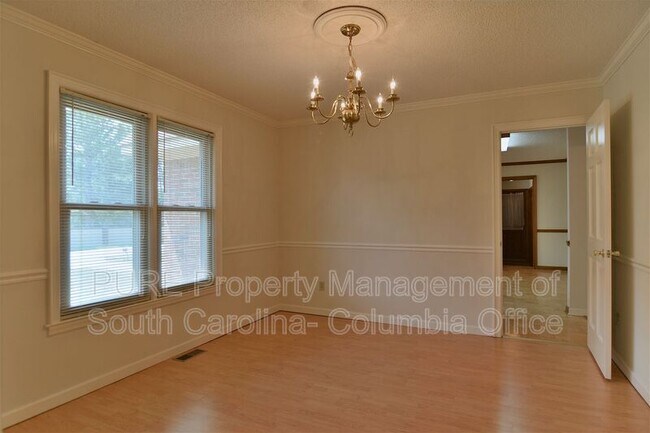 Building Photo - 517 Sparkleberry Ln