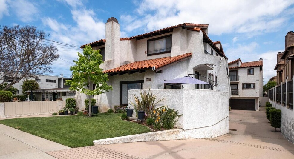 Building Photo - 2603 Rockefeller Ln