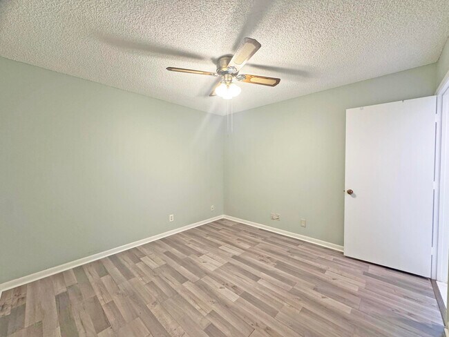 Building Photo - 7281 Amberly Ln