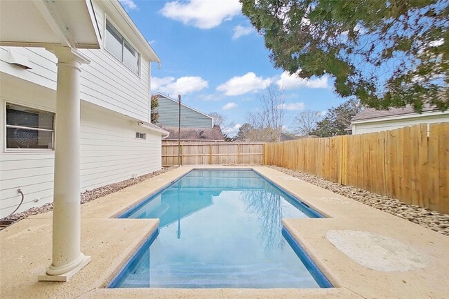 Building Photo - 20206 Lake Sherwood Dr