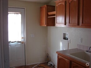 Building Photo - 4 Bedroom in Arboga! Coming Soon!