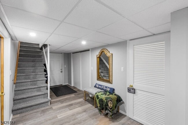 Building Photo - 487 W Shore Trail