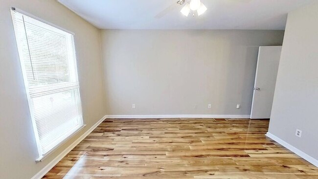 Building Photo - 1605 Merry Oaks Rd