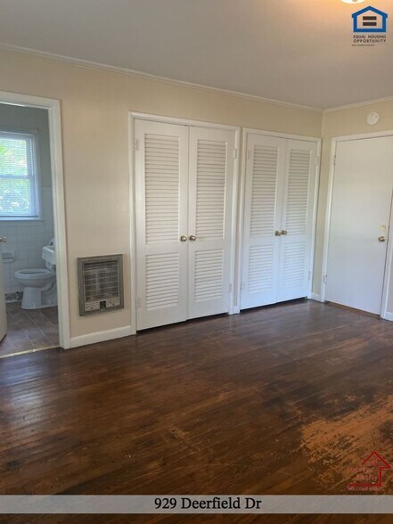 Building Photo - 929 Deerfield Dr