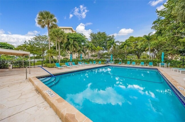 Building Photo - 3095 N Course Dr