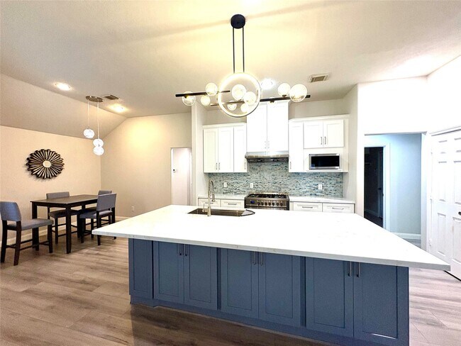 Building Photo - 12114 Pine Brook Dr