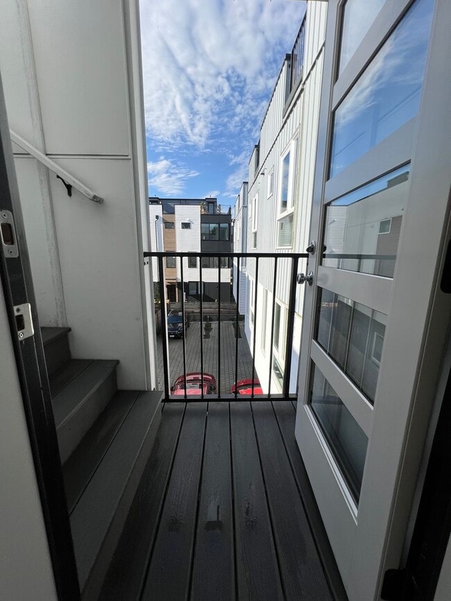 Building Photo - Beautiful Blackwood Home Ballard!
