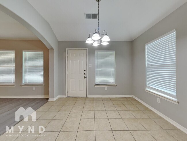 Building Photo - 7014 Crescent Moon Dr