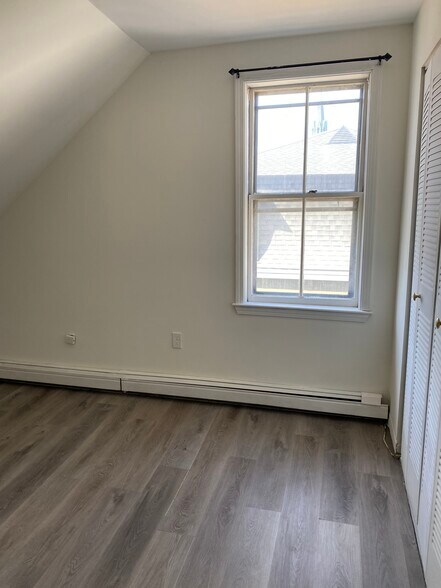 3rd floor front bedroom - 36 Cork St