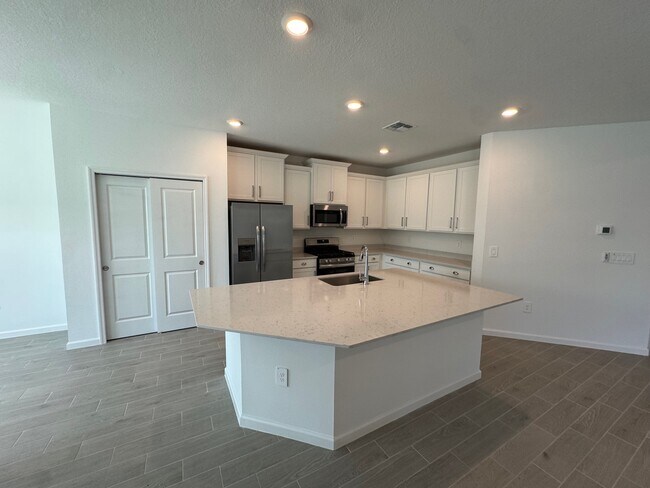 Building Photo - 13717 NW Convergence Blvd