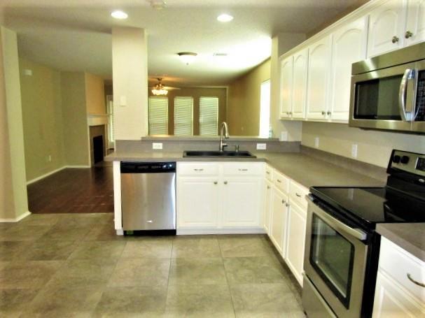 Building Photo - 9836 Carter Dr