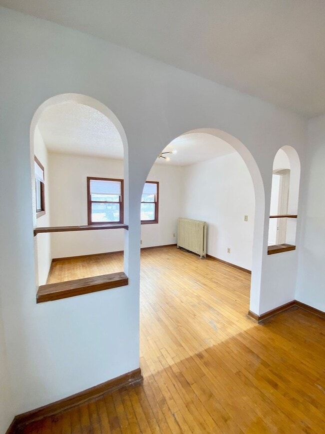 Building Photo - 835 Margaret St