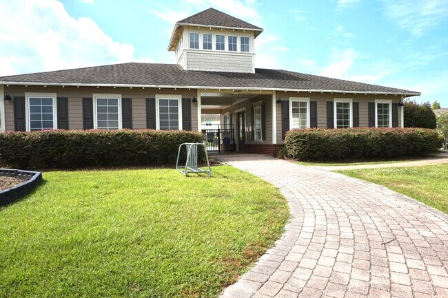 Building Photo - 765 Majestic Dr