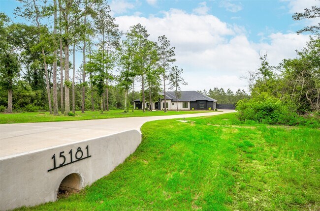Building Photo - 15181 Frst Grv Dr