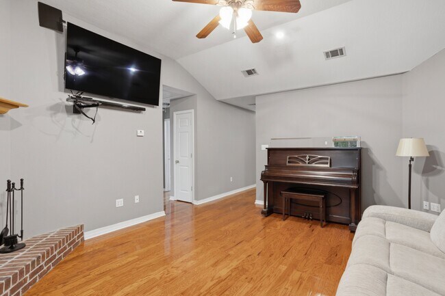 Building Photo - 2115 Byron Paul Ln