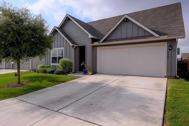 Building Photo - 1009 Marvin Wy