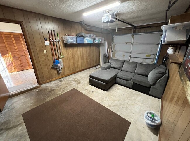 Building Photo - 2374 Peachtree Dr