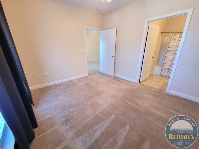 Building Photo - 3bd/3ba Pine Ridge Condo