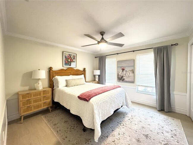 Building Photo - 1004 SE 5th Ave