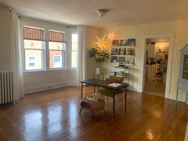 Building Photo - 5535 Wellesley Ave