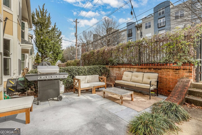 Building Photo - 375 Highland Ave NE