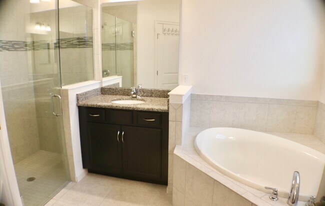 Building Photo - 536 Sapphire Dr