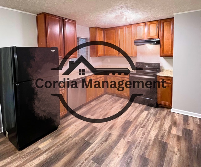 Building Photo - Feel Presidential in this Comfortable Home...