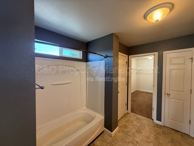 Building Photo - 10628 Siskiyou Ln