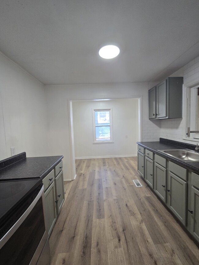 Building Photo - 1334 N Estelle St