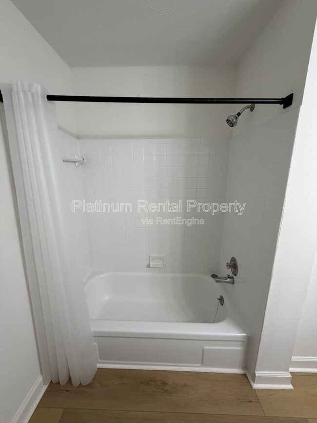 Building Photo - 335 Winding River Dr