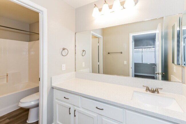 Building Photo - 8911 Deep Ridge Ct