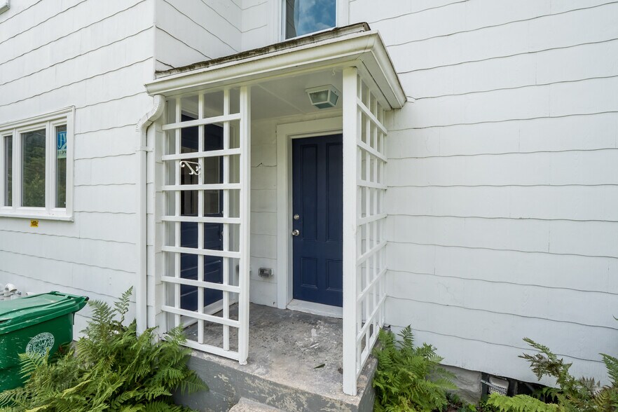 Building Photo - 92 Clinton Place Unit #2