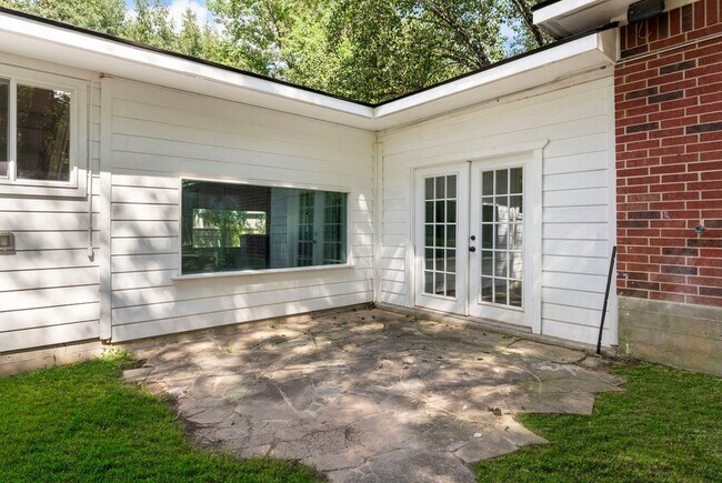 Building Photo - 618 W Rollingwood St