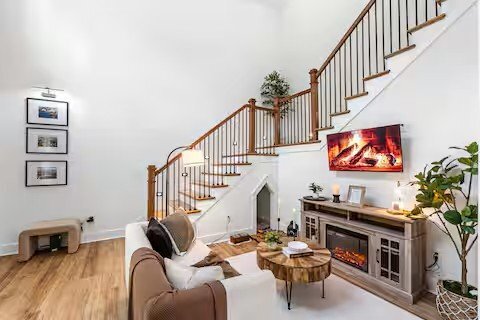 Building Photo - 201 Elm Dr