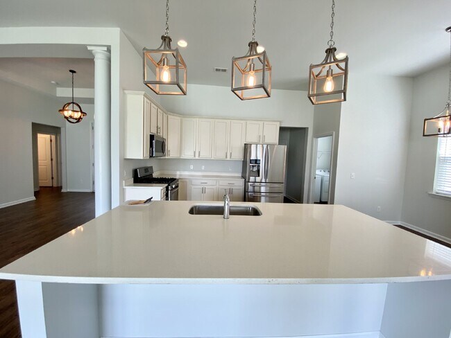 Building Photo - Three Bedroom Home In Heritage New Riversi...