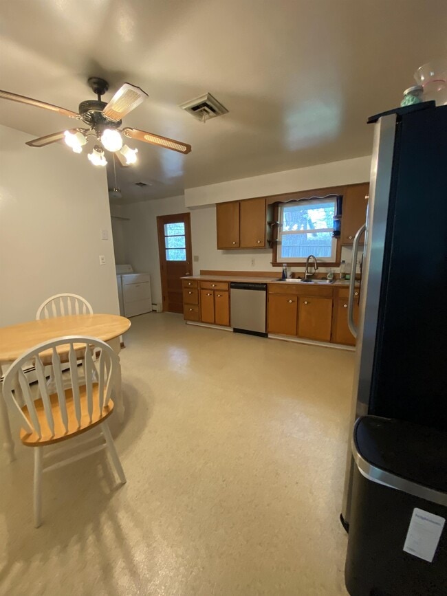 Building Photo - 1304 Maple