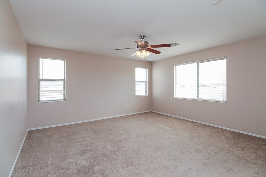 Building Photo - 6933 S 37th Dr