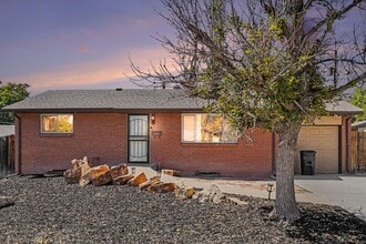 Building Photo - 6881 Fox Way