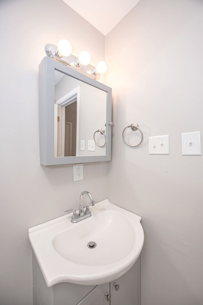 Building Photo - Charming Home in the Heart of Ocean Springs!