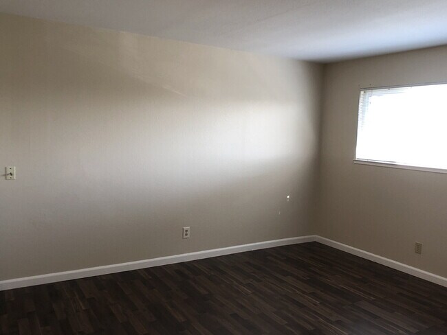 Building Photo - Convenient Santa Clara Location