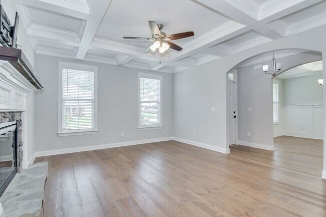 Building Photo - Beauty in Riverwood on Corner Lot!