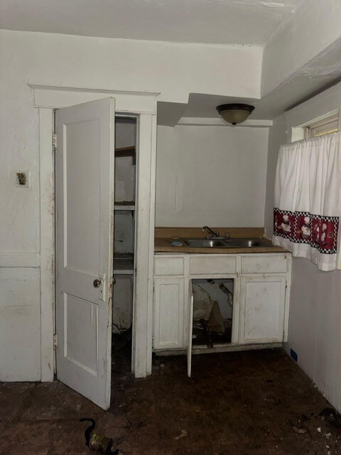 Building Photo - 3738 Sylvan Pl