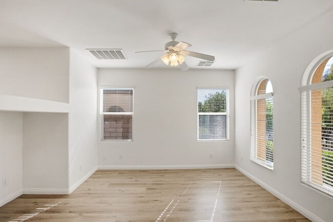 Building Photo - Well Kept Summerlin 3 Bedroom Home