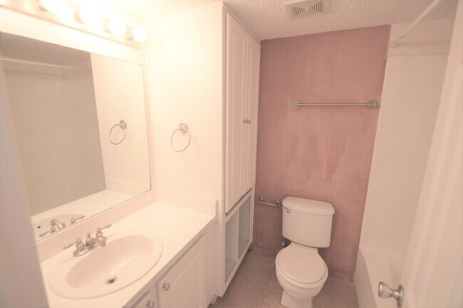 Building Photo - Waterside@ Cranes Roost - Includes most ut...