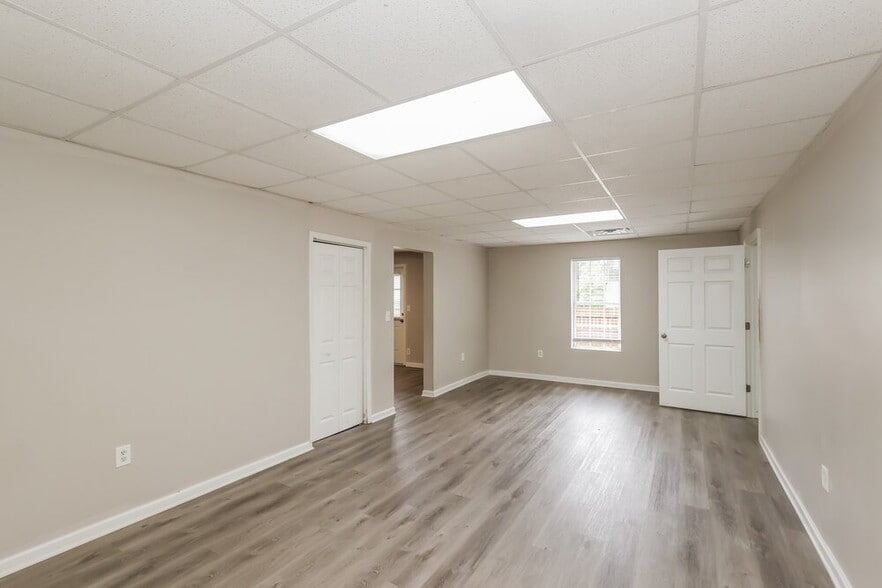 Building Photo - 714 Cherry Branch Cir