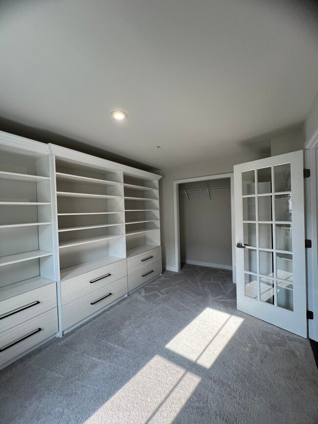 Building Photo - 272 Sugar Maple Square