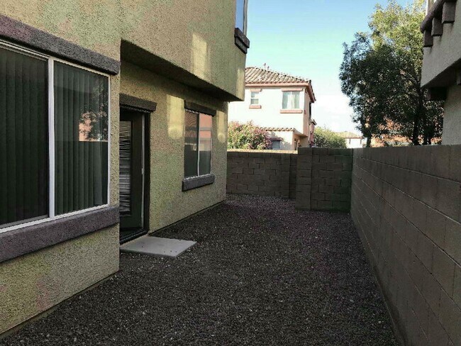 Building Photo - 10618 Allegrini Dr